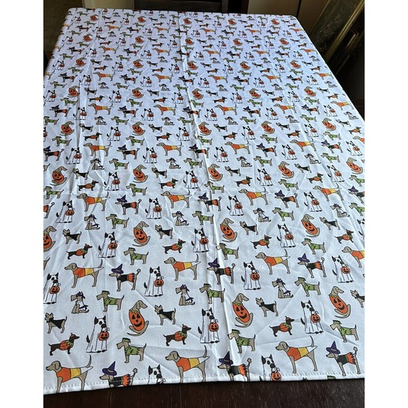 Halloween Dogs Themed Cloth Tablecloth 52 X 70 Rectangle Dachshund Lab Chihuahua - Picture 1 of 4